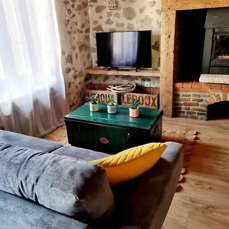 Au Coin Des Amis Villa Aurillac Exterior photo